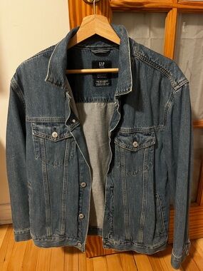 GAP Men’s Classic Blue Denim Jacket